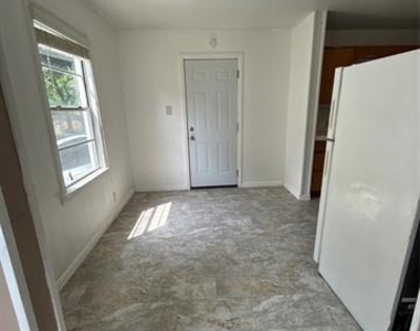 1607 Mcadams Avenue - Photo Thumbnail 9