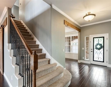 306 Aspen Lane - Photo Thumbnail 8