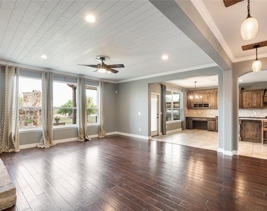 306 Aspen Lane - Photo Thumbnail 4