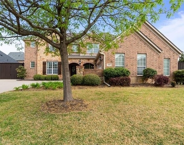 306 Aspen Lane - Photo Thumbnail 2