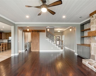 306 Aspen Lane - Photo Thumbnail 6