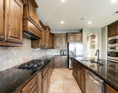 306 Aspen Lane - Photo Thumbnail 16