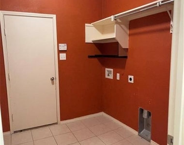 5733 Pebble Ridge Drive - Photo Thumbnail 10