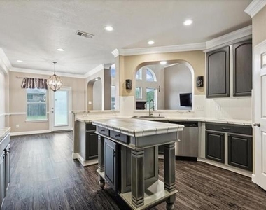 708 San Antonio Trail - Photo Thumbnail 11