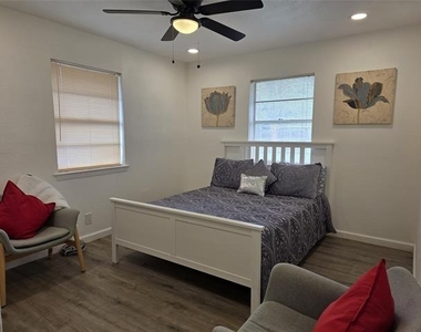 853 Broadway Avenue - Photo Thumbnail 3