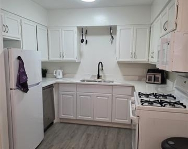 853 Broadway Avenue - Photo Thumbnail 2