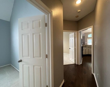 9811 Cliffside Drive - Photo Thumbnail 17