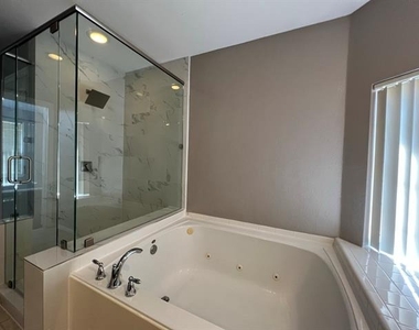 9811 Cliffside Drive - Photo Thumbnail 14
