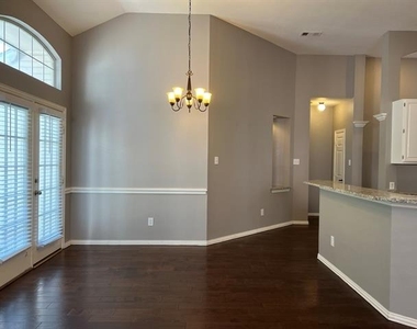 9811 Cliffside Drive - Photo Thumbnail 8