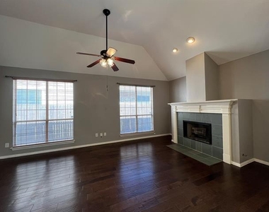 9811 Cliffside Drive - Photo Thumbnail 10
