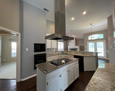 9811 Cliffside Drive - Photo Thumbnail 5