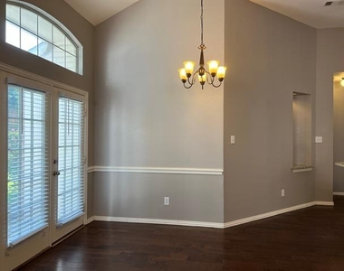 9811 Cliffside Drive - Photo Thumbnail 2