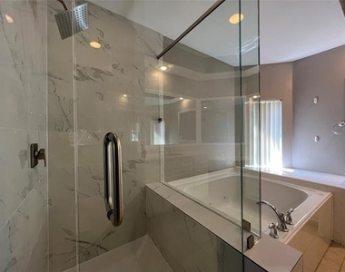 9811 Cliffside Drive - Photo Thumbnail 13