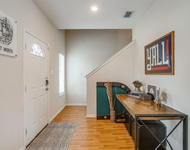 3200 Lubbock Avenue - Photo Thumbnail 1