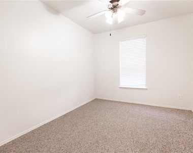 1121 Ducks Landing - Photo Thumbnail 16