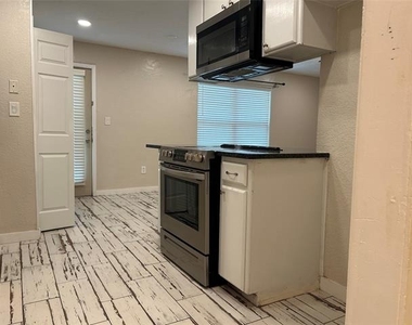 423 Marsha Street - Photo Thumbnail 10