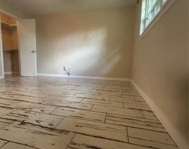423 Marsha Street - Photo Thumbnail 16