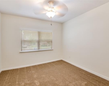 8635 Ashcroft Avenue - Photo Thumbnail 4