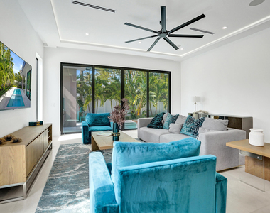 235 Ne 11th Street - Photo Thumbnail 20