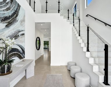 235 Ne 11th Street - Photo Thumbnail 2
