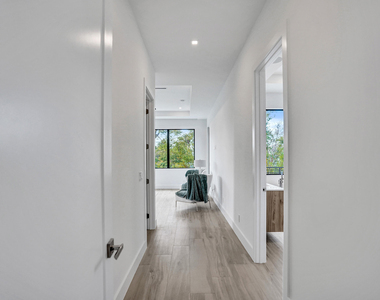 235 Ne 11th Street - Photo Thumbnail 41