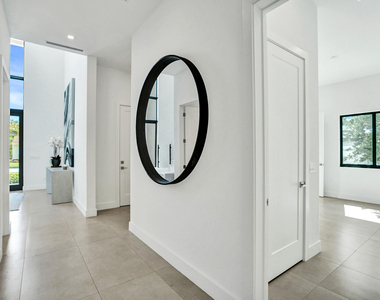 235 Ne 11th Street - Photo Thumbnail 3