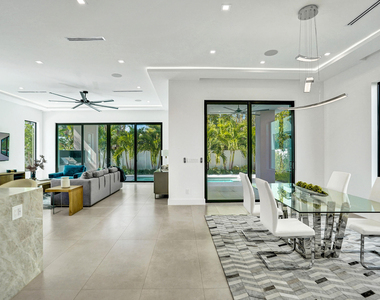 235 Ne 11th Street - Photo Thumbnail 6