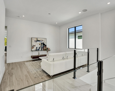 235 Ne 11th Street - Photo Thumbnail 31