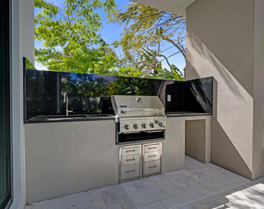 235 Ne 11th Street - Photo Thumbnail 27