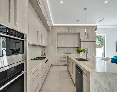 235 Ne 11th Street - Photo Thumbnail 16