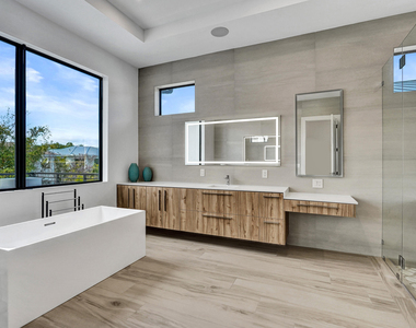 235 Ne 11th Street - Photo Thumbnail 43