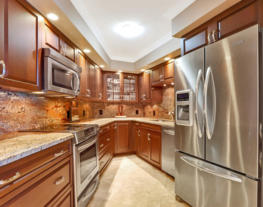 5420 N Ocean Drive - Photo Thumbnail 2