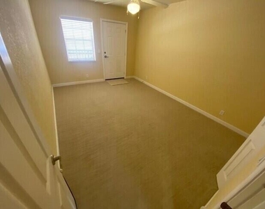 135 Nw 5th Avenue - Photo Thumbnail 3