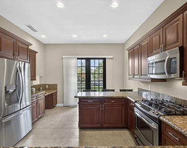 803 Del Sol Circle - Photo Thumbnail 12