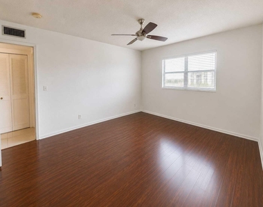 4750 Nw 22nd Court - Photo Thumbnail 15