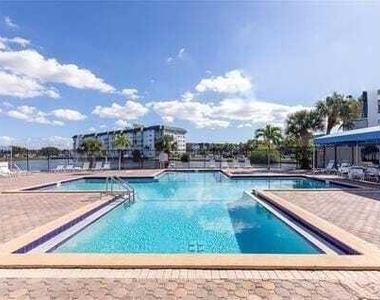 4750 Nw 22nd Court - Photo Thumbnail 10