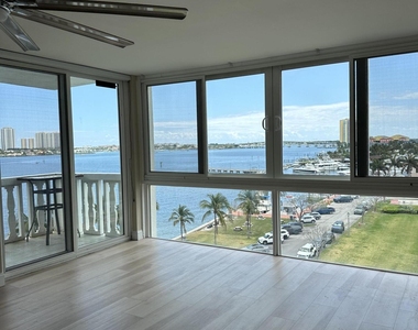 301 Lake Shore Drive - Photo Thumbnail 2