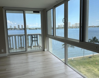 301 Lake Shore Drive - Photo Thumbnail 3