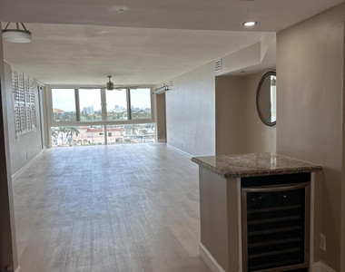 301 Lake Shore Drive - Photo Thumbnail 6