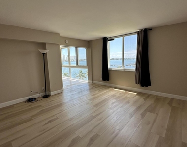 301 Lake Shore Drive - Photo Thumbnail 10