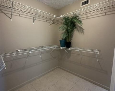 301 Lake Shore Drive - Photo Thumbnail 15