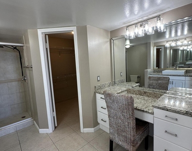 301 Lake Shore Drive - Photo Thumbnail 12