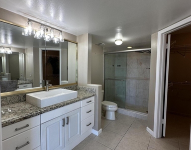 301 Lake Shore Drive - Photo Thumbnail 11