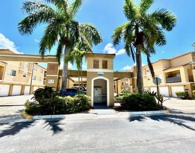 741 N Pine Island Road - Photo Thumbnail 12