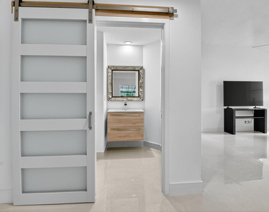 2218 Nw 52nd Street - Photo Thumbnail 11