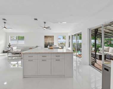 2218 Nw 52nd Street - Photo Thumbnail 10