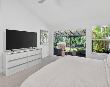 2218 Nw 52nd Street - Photo Thumbnail 14