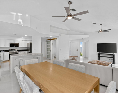 2218 Nw 52nd Street - Photo Thumbnail 6
