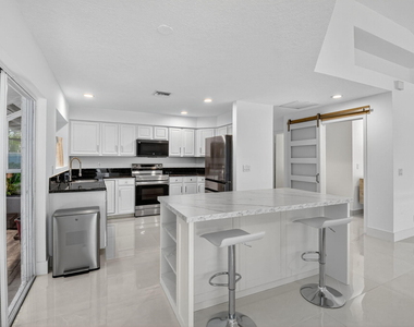 2218 Nw 52nd Street - Photo Thumbnail 8