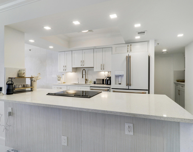 5280 N Ocean Drive - Photo Thumbnail 4